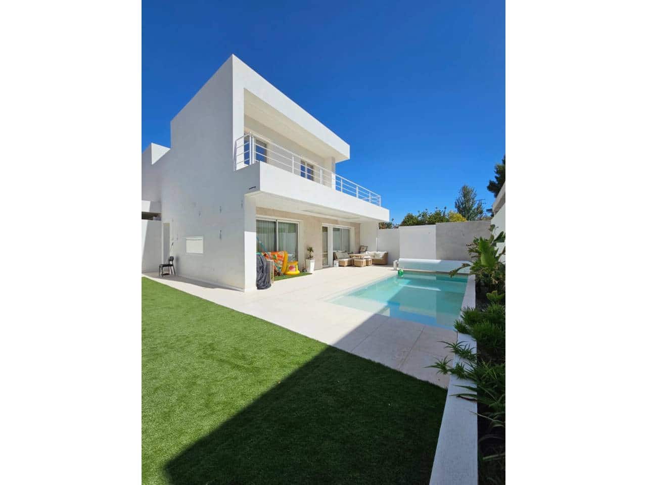 4 bedroom Villa for sale in Baza with pool garage - € 380,000 (Ref: 9709489)