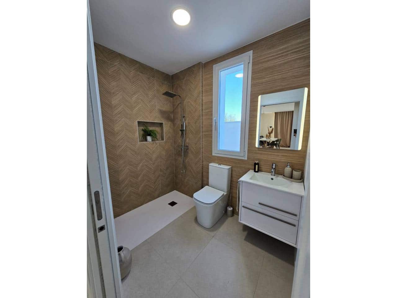 4 bedroom Villa for sale in Baza with pool garage - € 380,000 (Ref: 9709489)