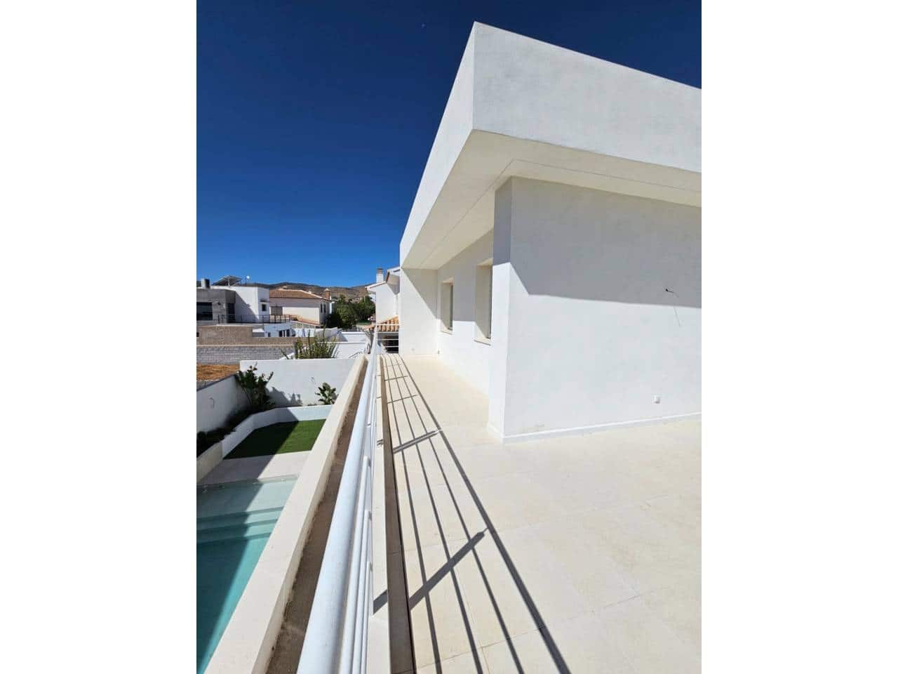 4 bedroom Villa for sale in Baza with pool garage - € 380,000 (Ref: 9709489)