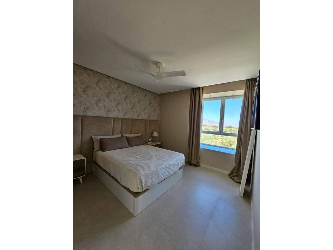 4 bedroom Villa for sale in Baza with pool garage - € 380,000 (Ref: 9709489)