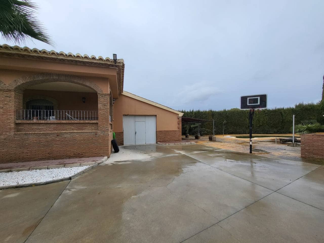 4 bedroom Villa for sale in Baza with pool garage - € 400,000 (Ref: 9719366)