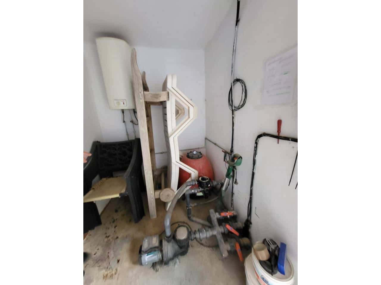 4 bedroom Villa for sale in Baza with pool garage - € 400,000 (Ref: 9719366)