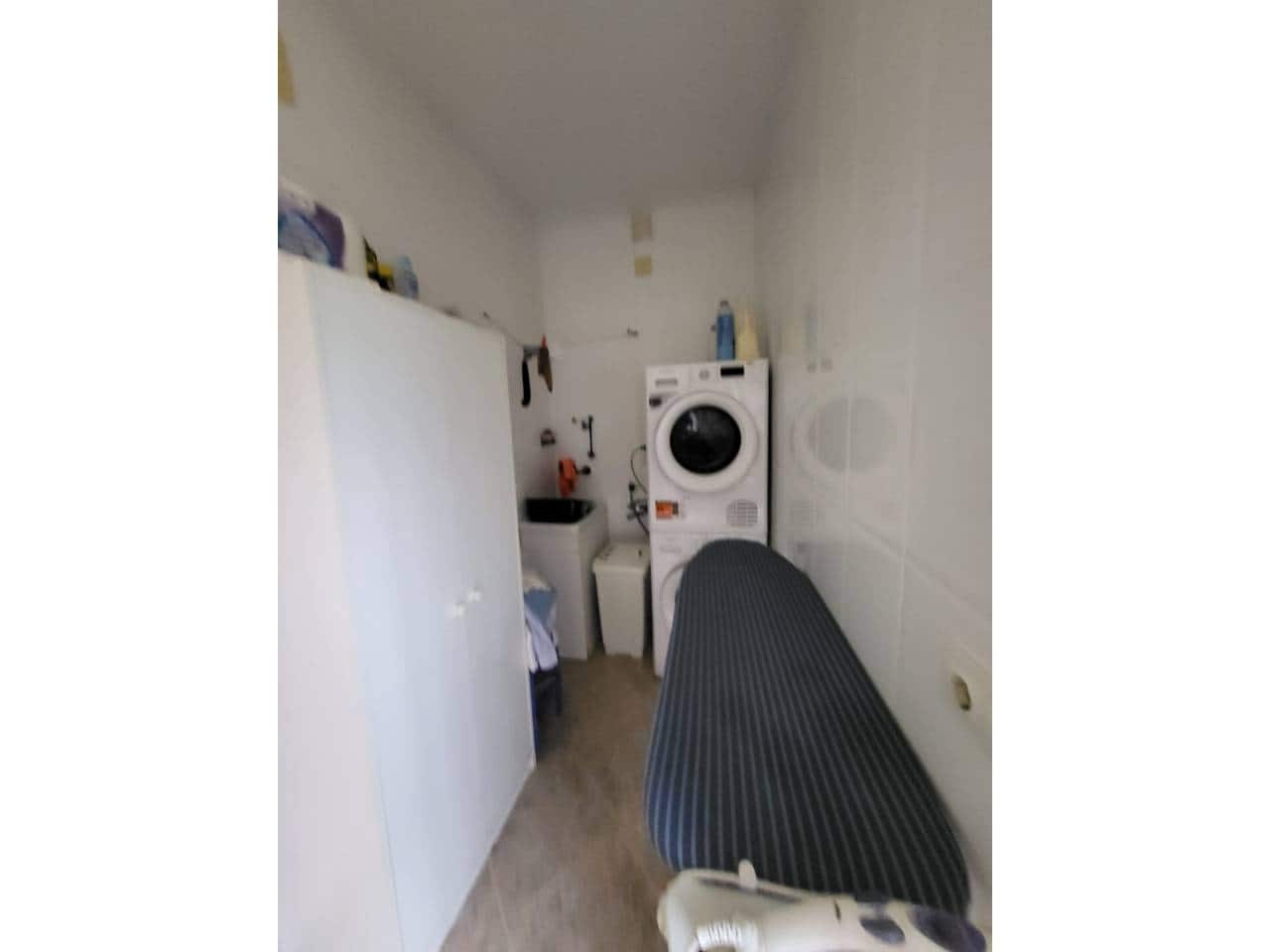 4 bedroom Villa for sale in Baza with pool garage - € 400,000 (Ref: 9719366)