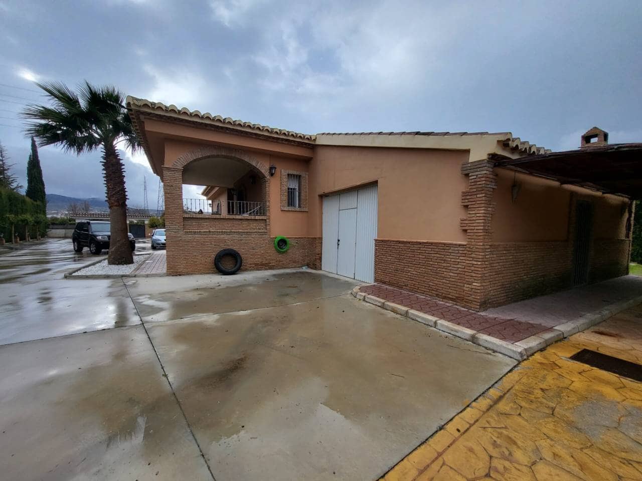 4 bedroom Villa for sale in Baza with pool garage - € 400,000 (Ref: 9719366)