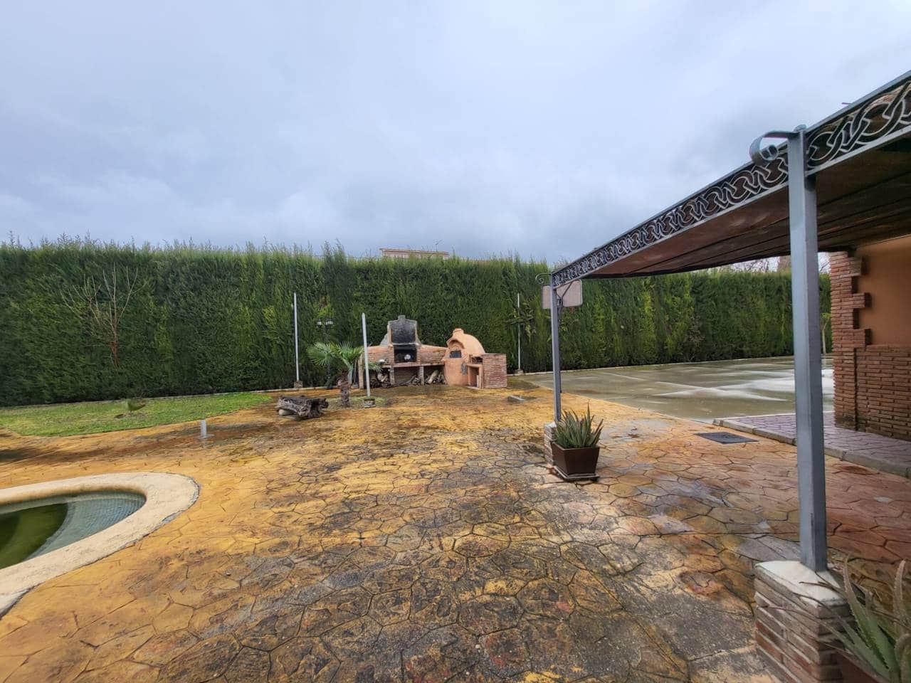 4 bedroom Villa for sale in Baza with pool garage - € 400,000 (Ref: 9719366)