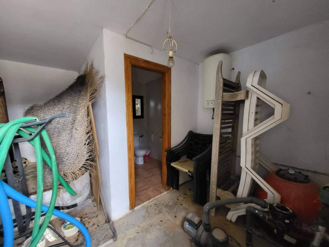 4 bedroom Villa for sale in Baza with pool garage - € 400,000 (Ref: 9719366)