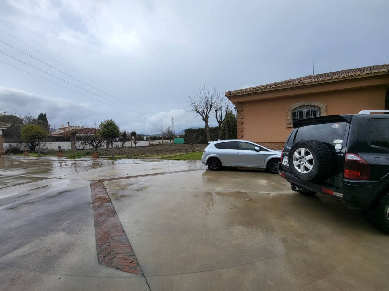 4 bedroom Villa for sale in Baza with pool garage - € 400,000 (Ref: 9719366)