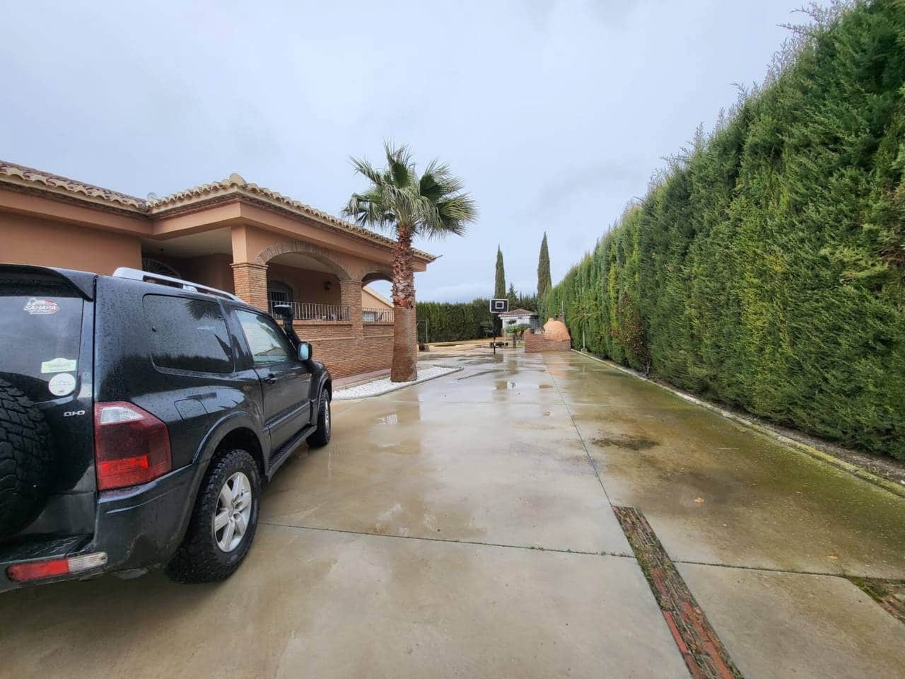 4 bedroom Villa for sale in Baza with pool garage - € 400,000 (Ref: 9719366)