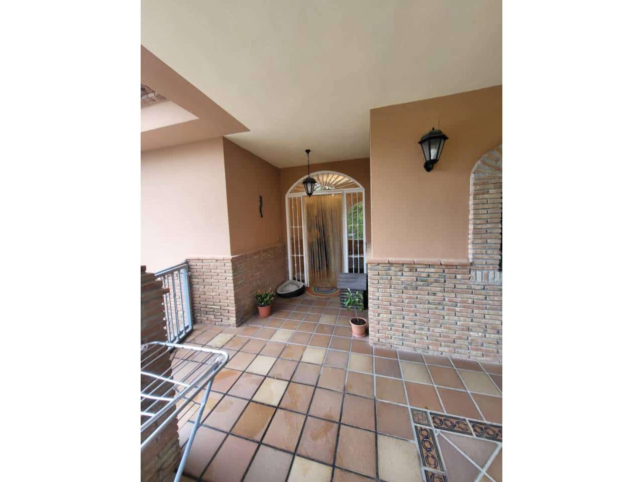 4 bedroom Villa for sale in Baza with pool garage - € 400,000 (Ref: 9719366)