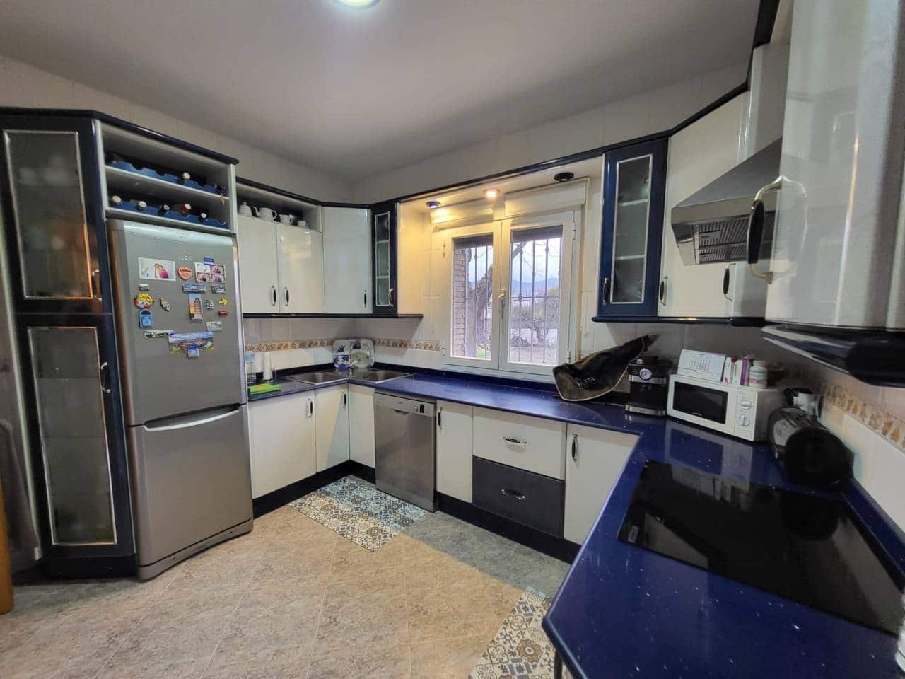 4 bedroom Villa for sale in Baza with pool garage - € 400,000 (Ref: 9719366)