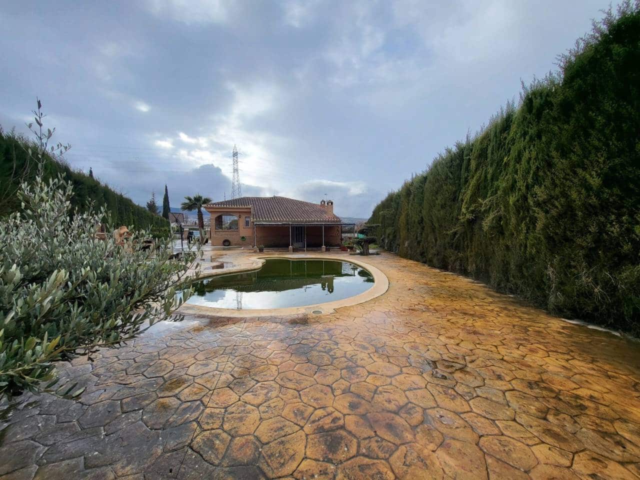 4 bedroom Villa for sale in Baza with pool garage - € 400,000 (Ref: 9719366)