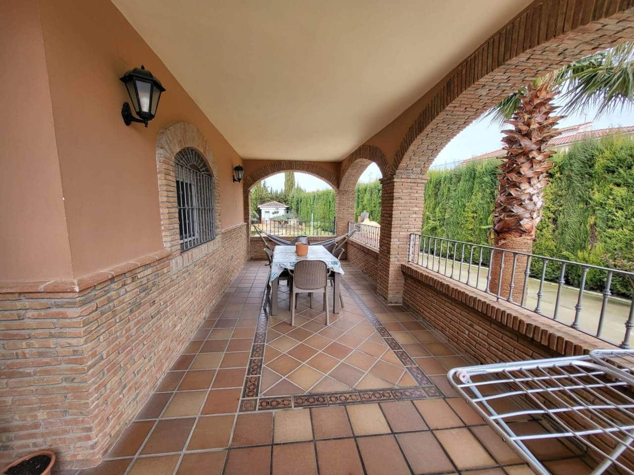 4 bedroom Villa for sale in Baza with pool garage - € 400,000 (Ref: 9719366)