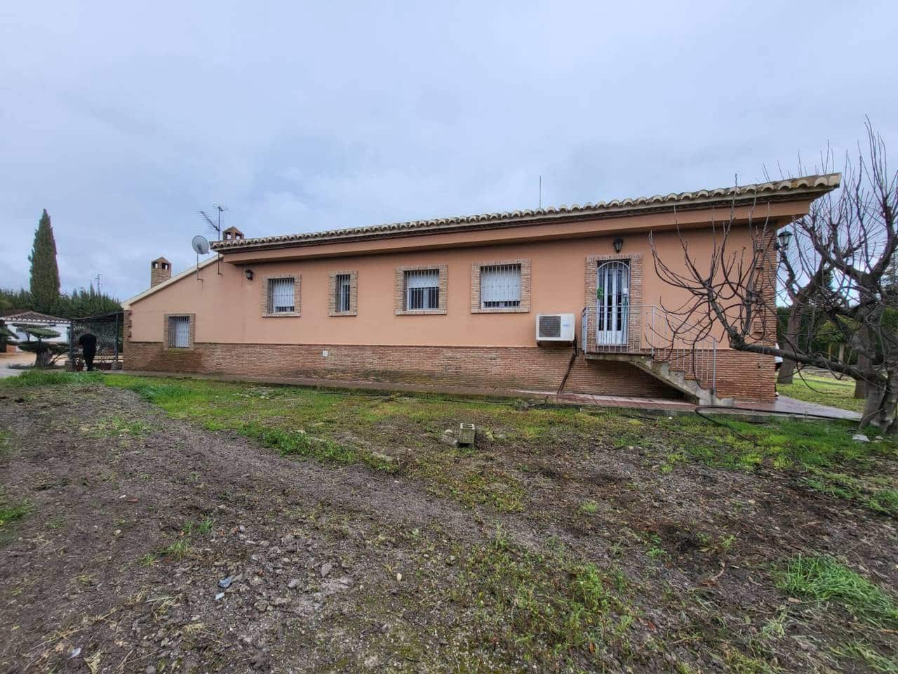 4 bedroom Villa for sale in Baza with pool garage - € 400,000 (Ref: 9719366)