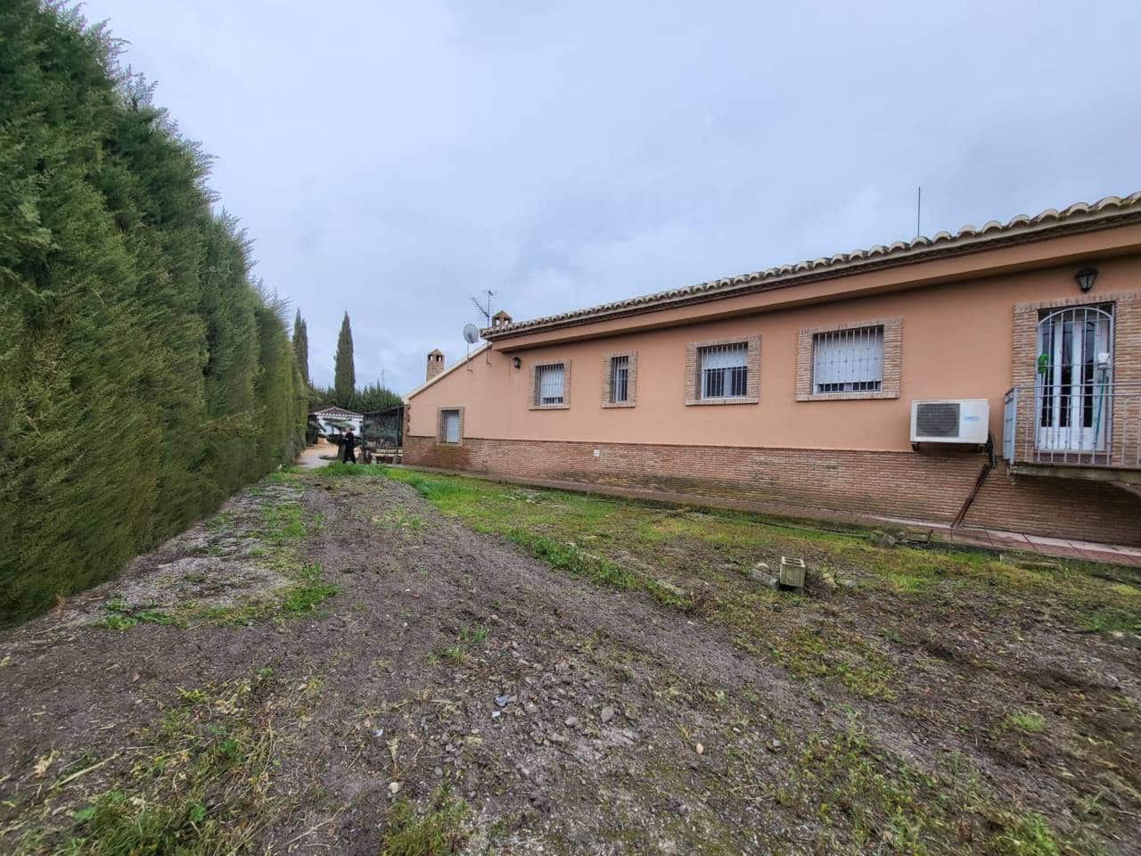 4 bedroom Villa for sale in Baza with pool garage - € 400,000 (Ref: 9719366)