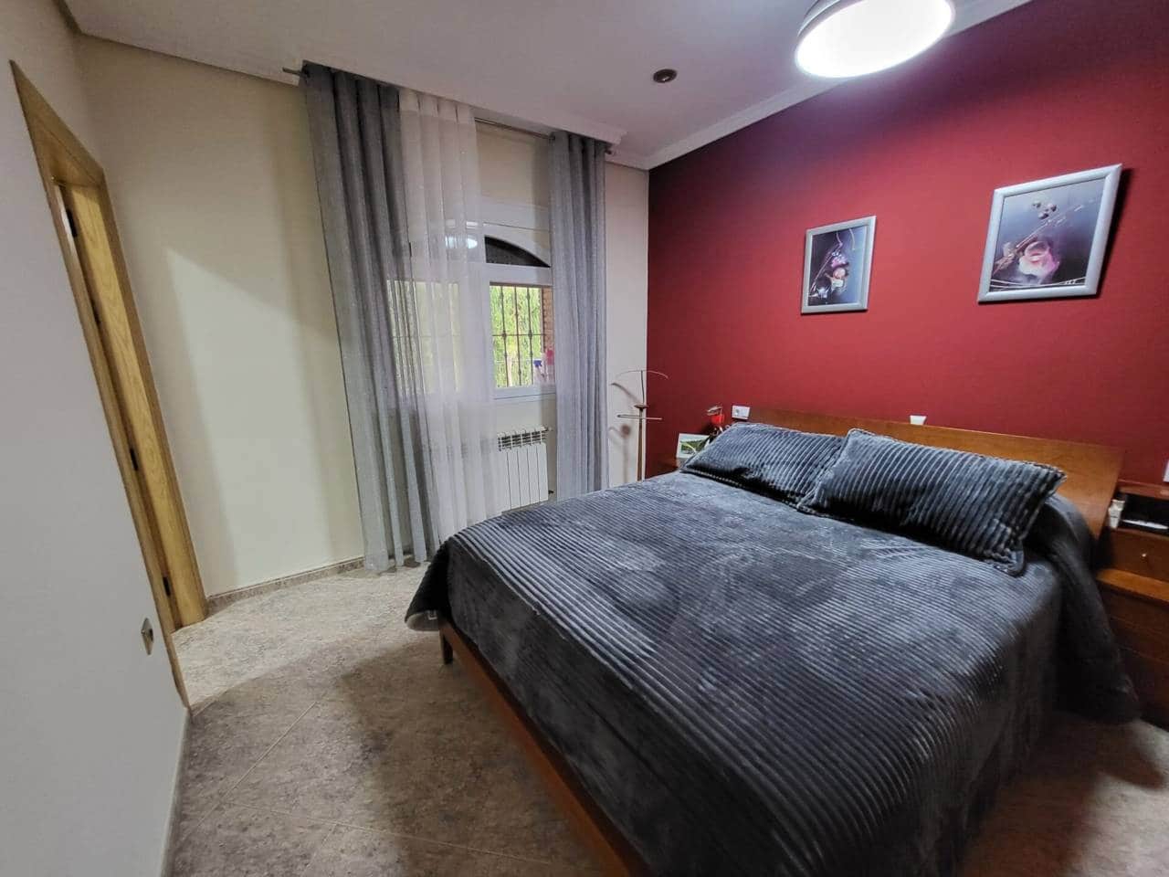 4 bedroom Villa for sale in Baza with pool garage - € 400,000 (Ref: 9719366)