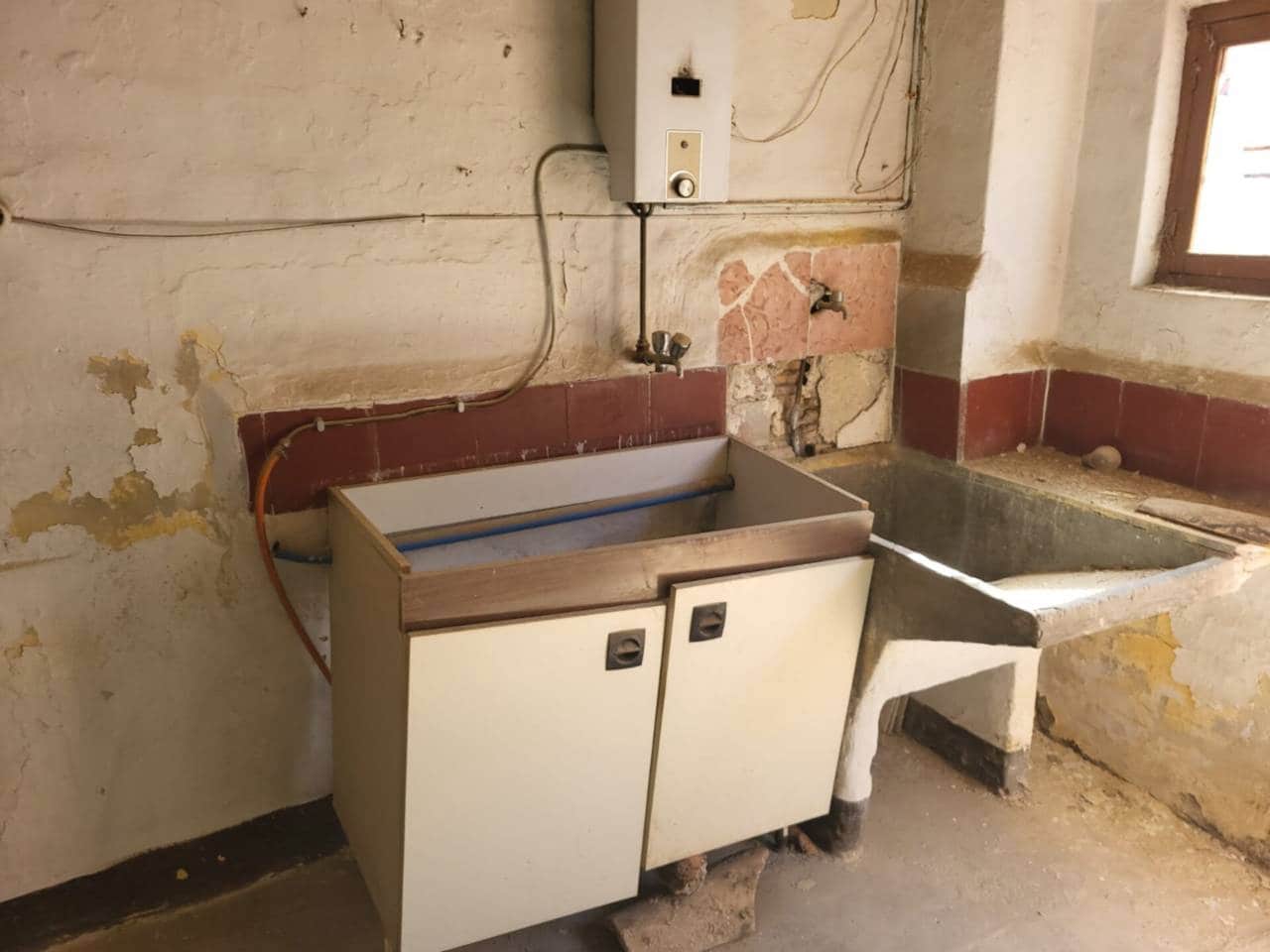 3 bedroom Finca/Country House for sale in Baza - € 20,000 (Ref: 9719368)