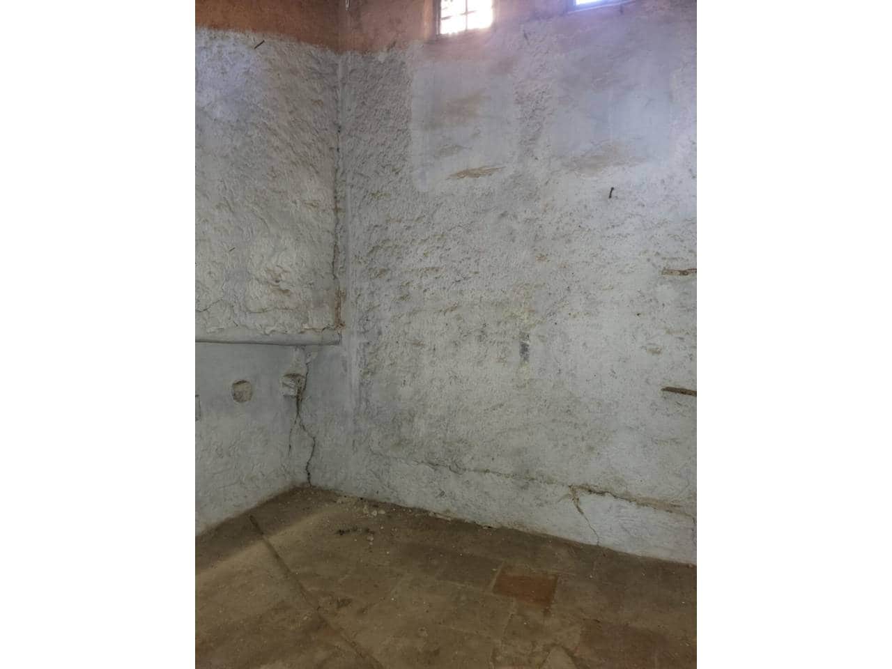 3 bedroom Finca/Country House for sale in Baza - € 20,000 (Ref: 9719368)