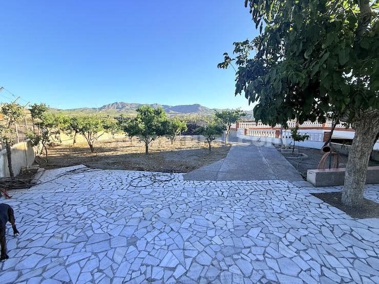 8 sovrum Finca/Hus på landet till salu i Cela med garage - 340 000 € (Ref: 10127594)