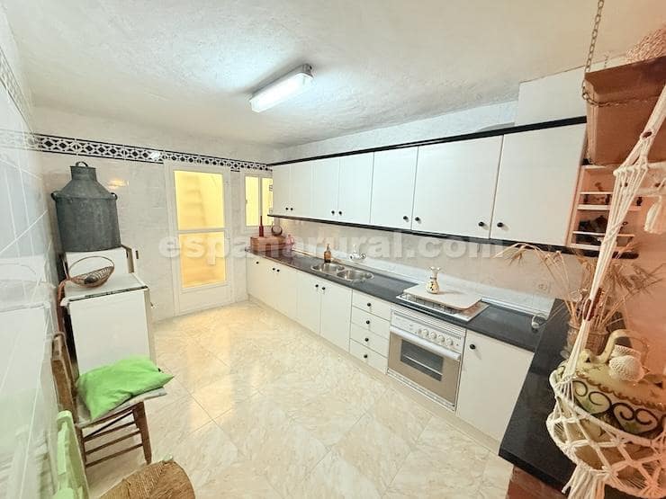 8 sovrum Finca/Hus på landet till salu i Cela med garage - 340 000 € (Ref: 10127594)
