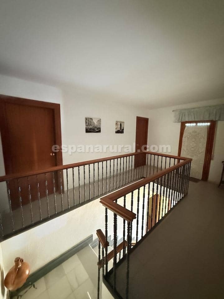 8 sovrum Finca/Hus på landet till salu i Cela med garage - 340 000 € (Ref: 10127594)