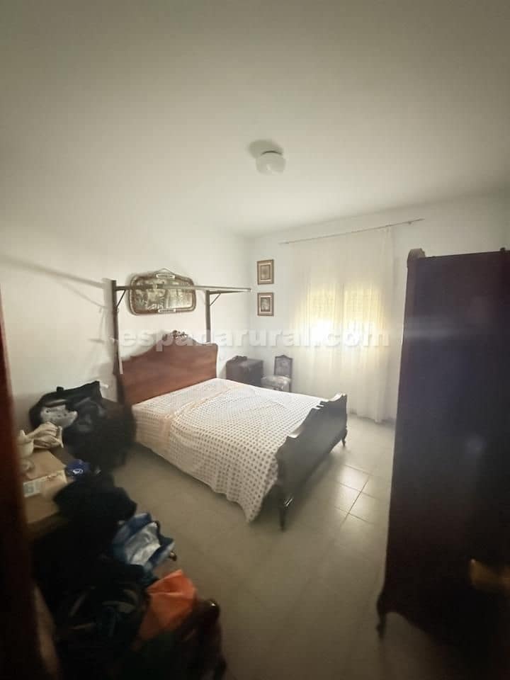 8 sovrum Finca/Hus på landet till salu i Cela med garage - 340 000 € (Ref: 10127594)