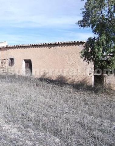 7 soveværelse Finca/Landehus til salg i Baza - € 85.000 (Ref: 3120912)