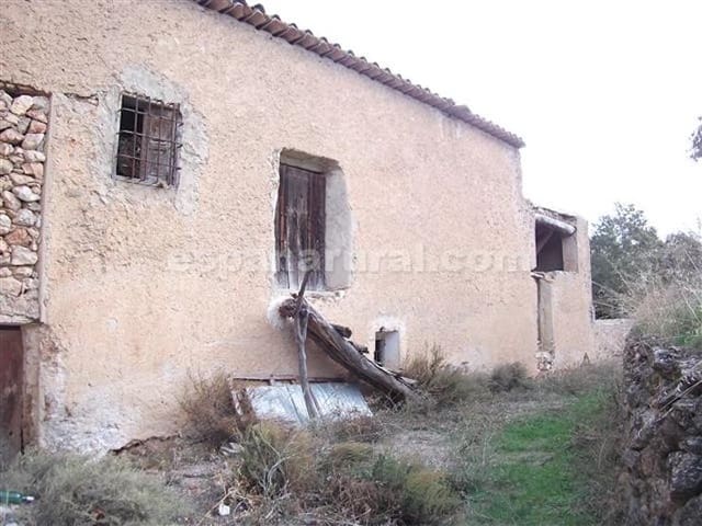 7 soveværelse Finca/Landehus til salg i Baza - € 85.000 (Ref: 3120912)