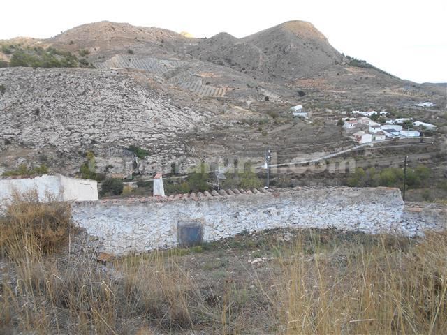 3 bedroom Finca/Country House for sale in Los Cerricos with pool - € 46,000 (Ref: 3627005)