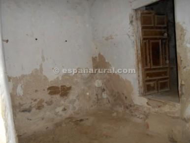 Townhouse for sale in Oria - € 22,000 (Ref: 3627094)