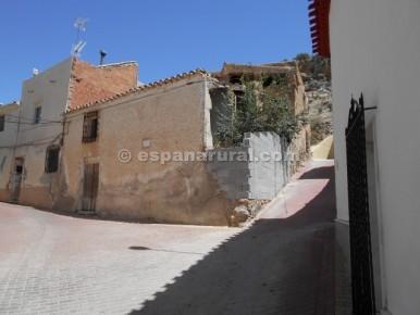 Townhouse for sale in Oria - € 22,000 (Ref: 3627094)