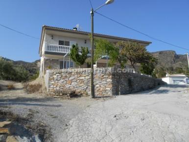 5 soveværelse Villa til salg i Urrácal med swimmingpool - € 349.950 (Ref: 3627097)