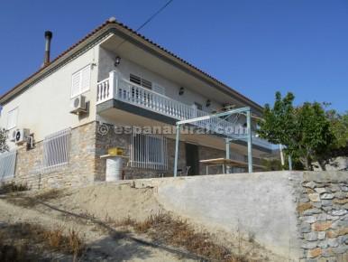 5 soveværelse Villa til salg i Urrácal med swimmingpool - € 349.950 (Ref: 3627097)