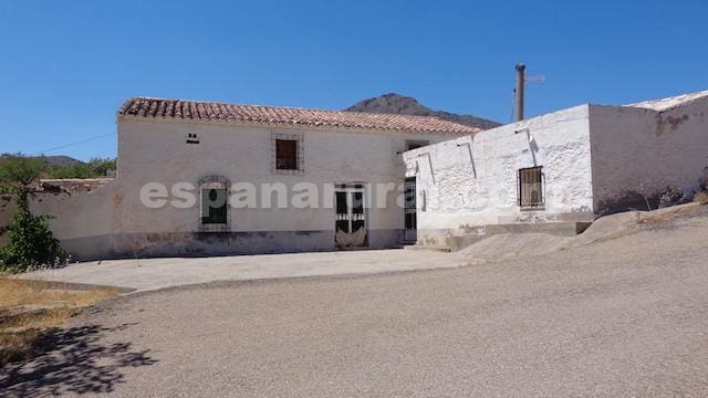 3 bedroom Finca/Country House for sale in Albox - € 97,000 (Ref: 3801386)