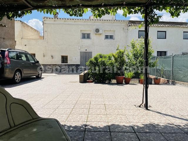 Casa de 4 habitaciones en Cela en venta con garaje - 65.000 € (Ref: 3971661)
