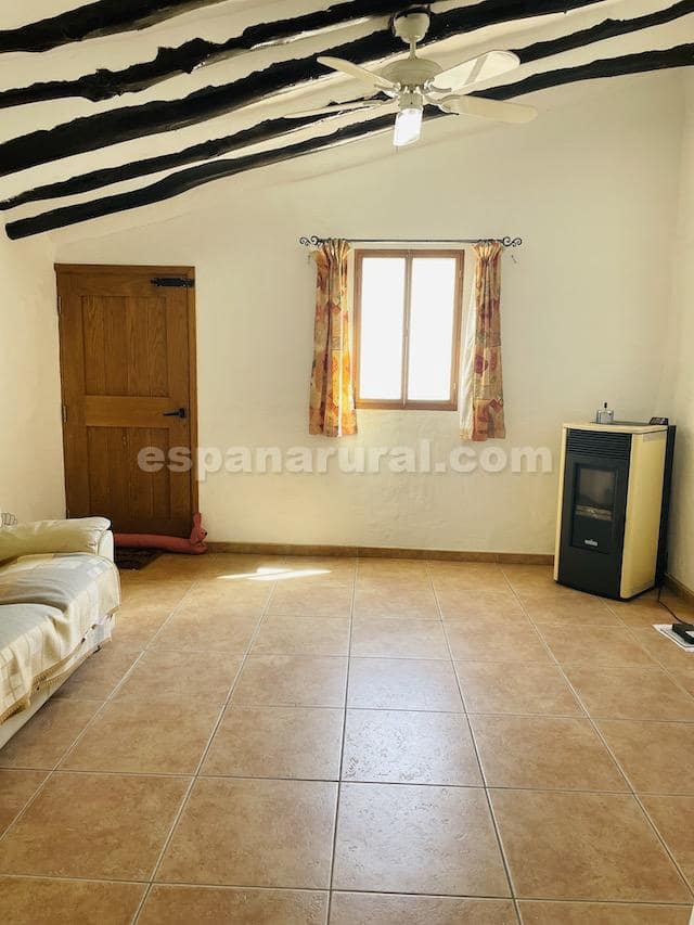 Casa de 4 habitaciones en Cela en venta con garaje - 65.000 € (Ref: 3971661)