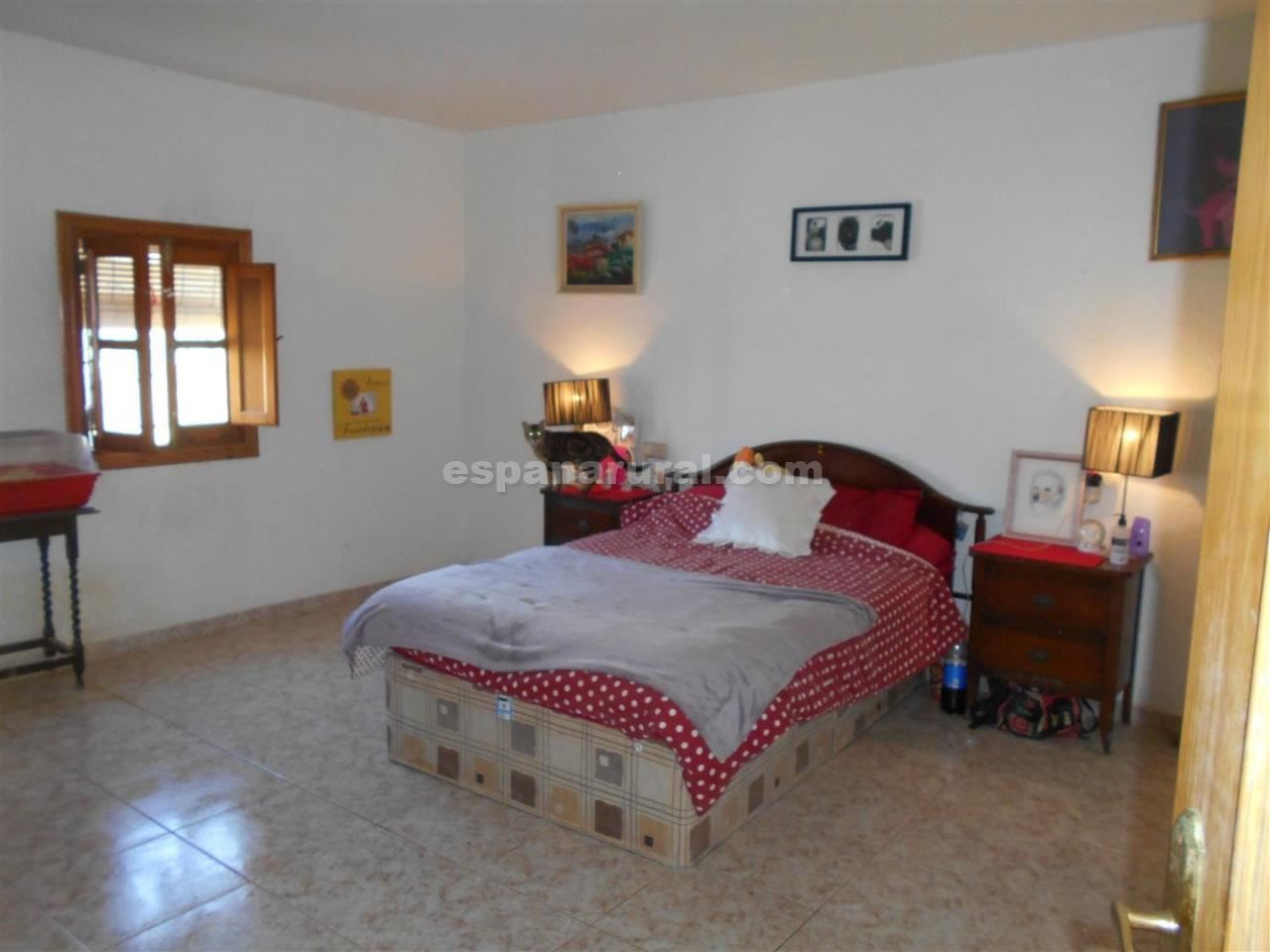 8 sovrum Finca/Hus på landet till salu i Baza - 135 000 € (Ref: 3982391)