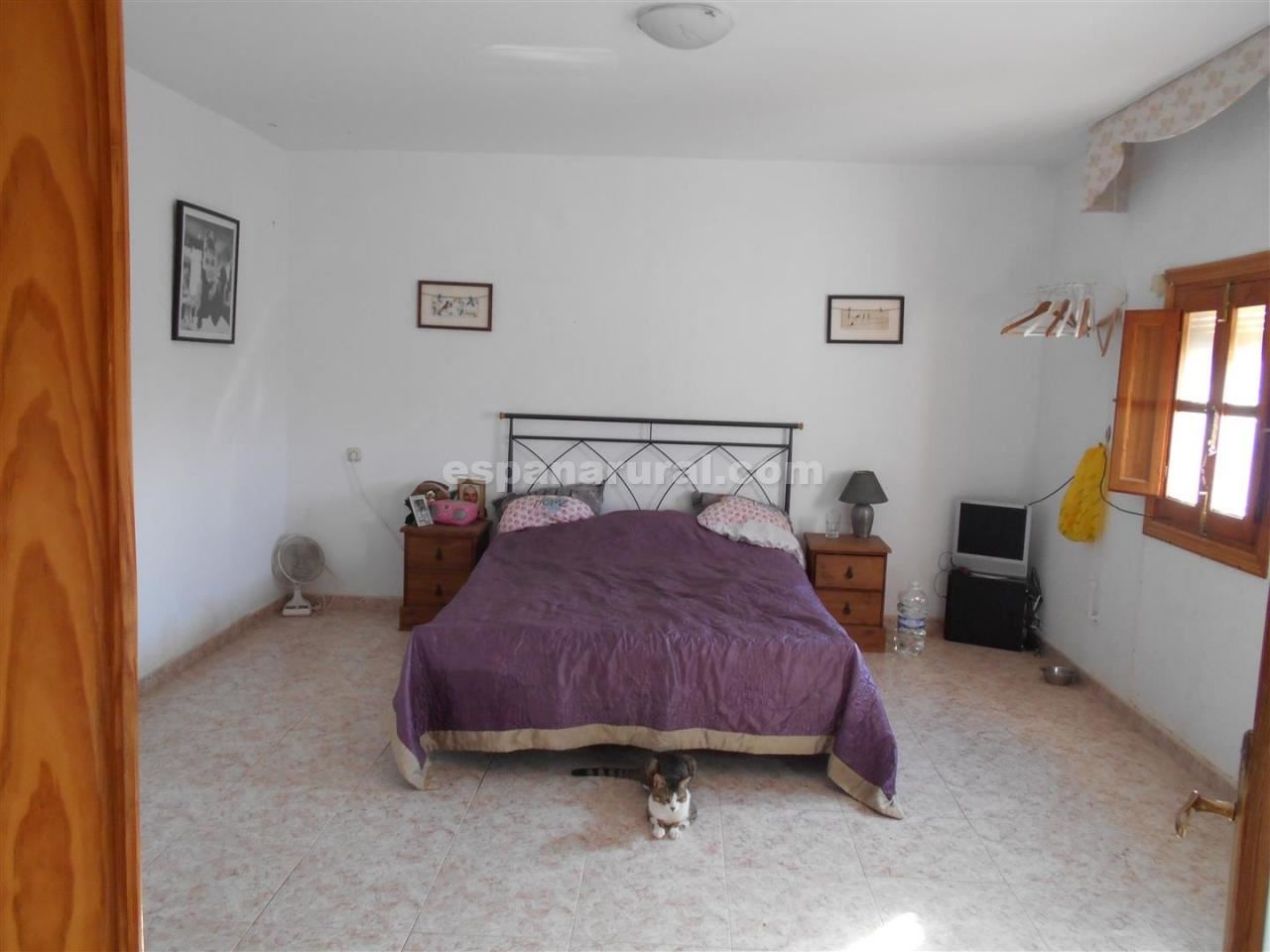 8 sovrum Finca/Hus på landet till salu i Baza - 135 000 € (Ref: 3982391)