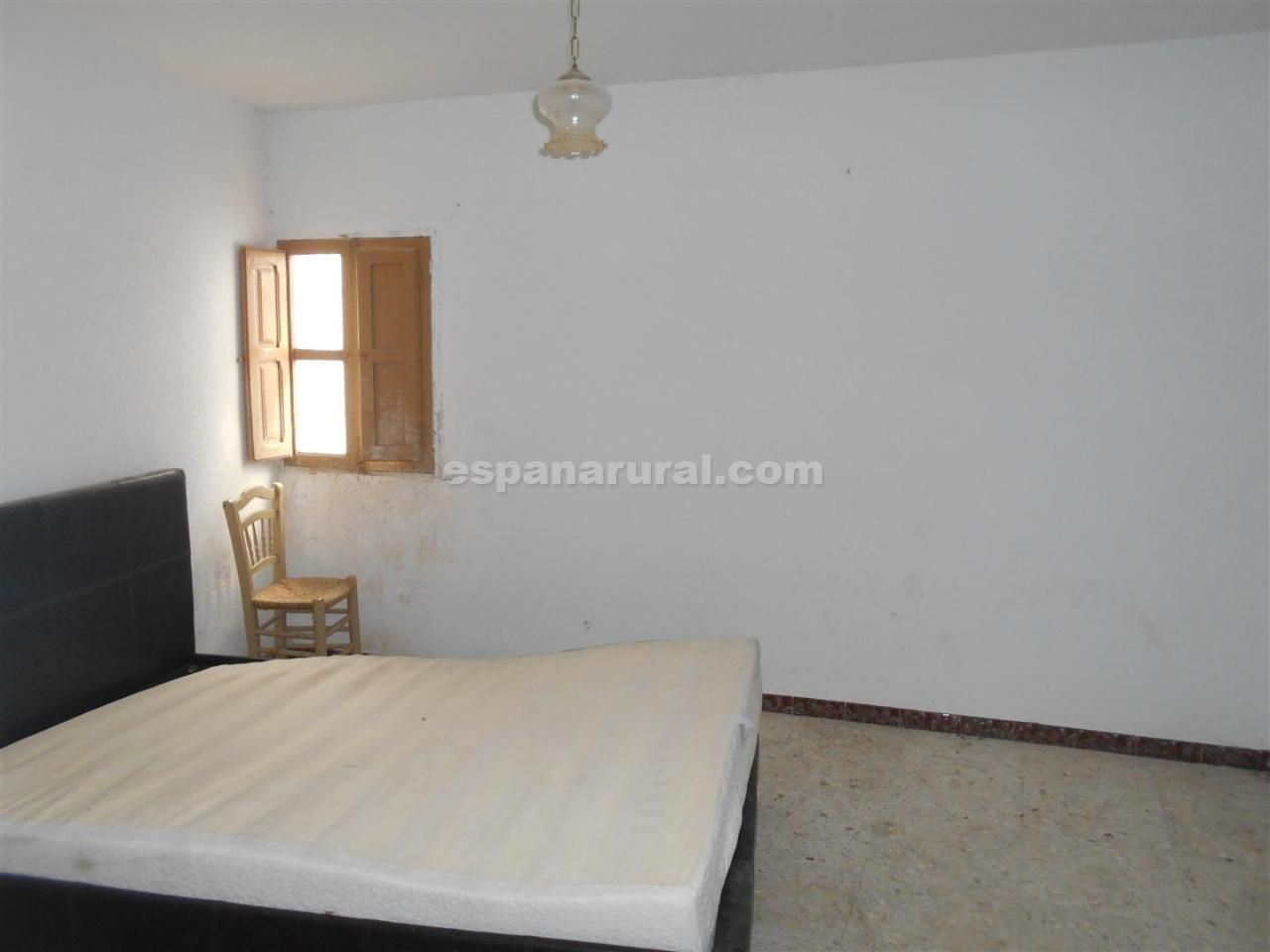 8 sovrum Finca/Hus på landet till salu i Baza - 135 000 € (Ref: 3982391)