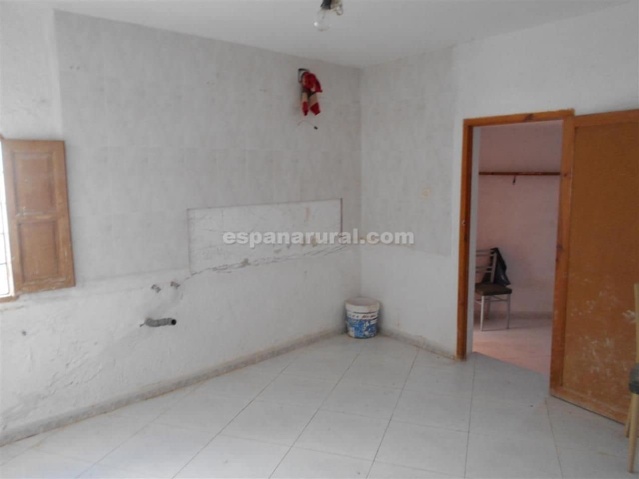 8 sovrum Finca/Hus på landet till salu i Baza - 135 000 € (Ref: 3982391)