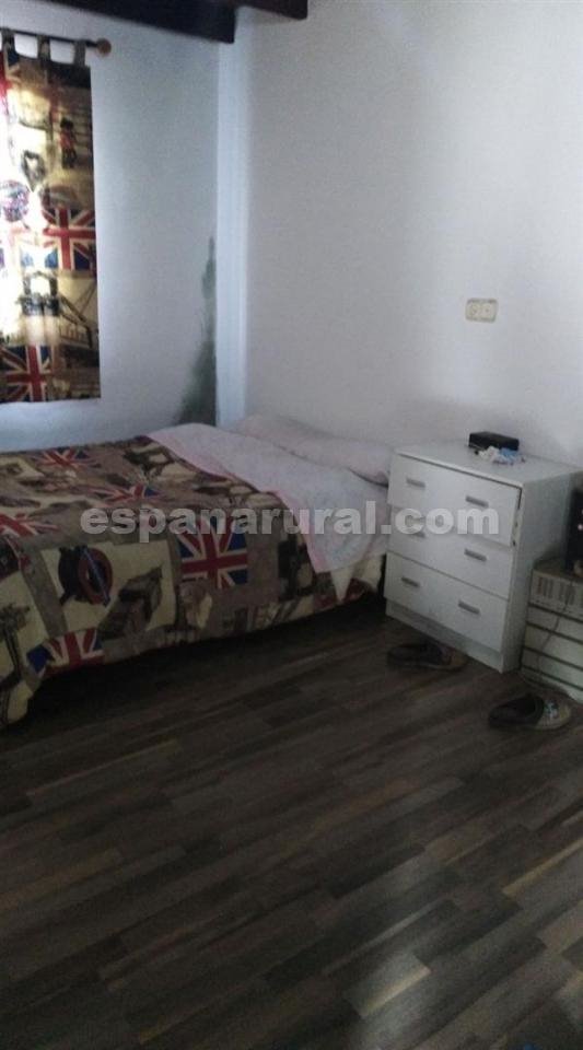 3 soveværelse Finca/Landehus til salg i Baza med swimmingpool - € 135.000 (Ref: 4014553)