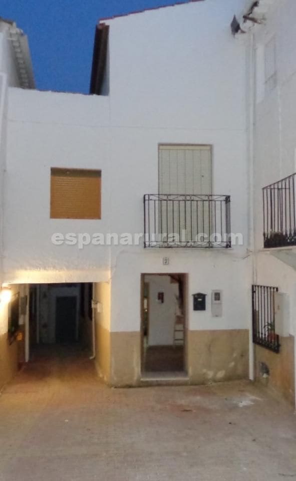 7 soverom Hus til salgs i Somontin - € 49 995 (Ref: 5243687)