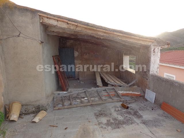 7 makuuhuone Omakotitalo myytävänä paikassa Sufli - 53 000 € (Ref: 6073140)