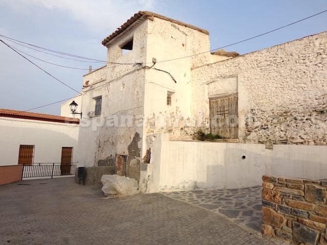 7 makuuhuone Omakotitalo myytävänä paikassa Sufli - 53 000 € (Ref: 6073140)