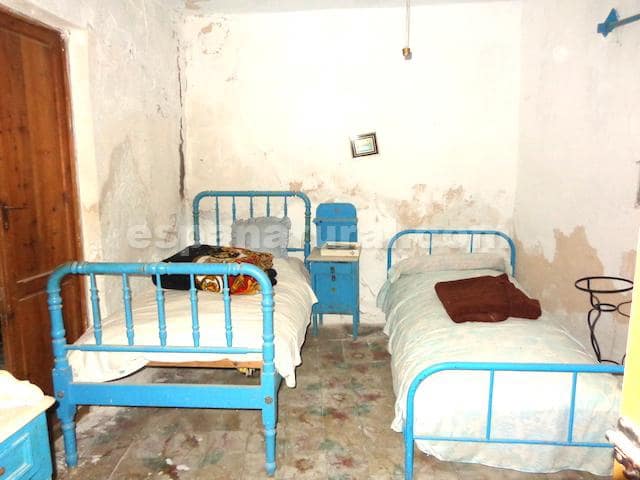 7 makuuhuone Omakotitalo myytävänä paikassa Sufli - 53 000 € (Ref: 6073140)