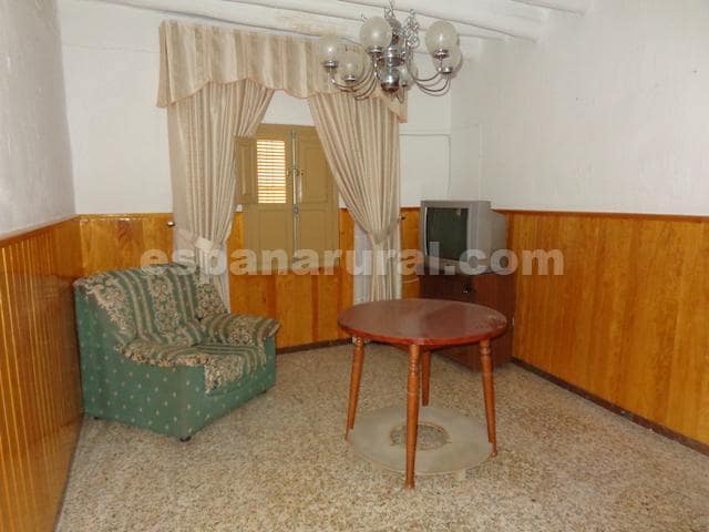 7 soveværelse Byhus til salg i Somontin - € 45.000 (Ref: 6765034)