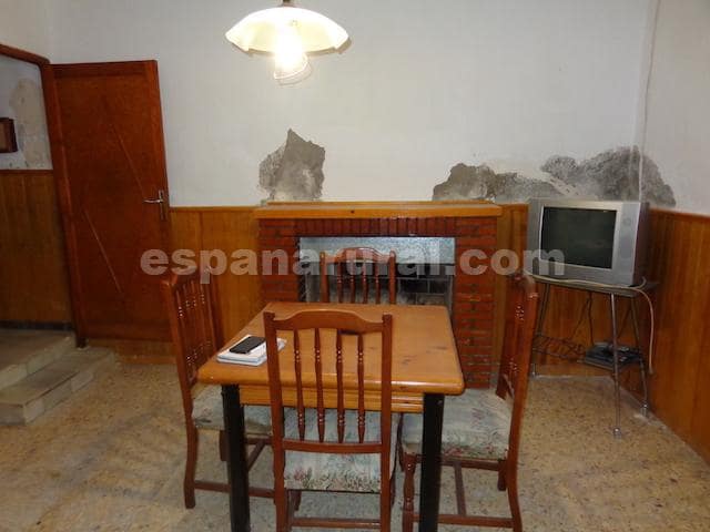 7 soveværelse Byhus til salg i Somontin - € 45.000 (Ref: 6765034)