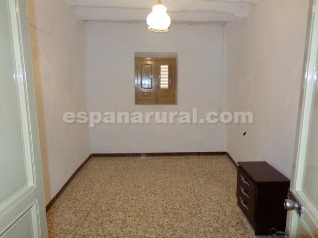 7 soveværelse Byhus til salg i Somontin - € 45.000 (Ref: 6765034)