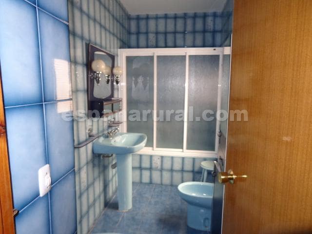 7 soveværelse Byhus til salg i Somontin - € 45.000 (Ref: 6765034)