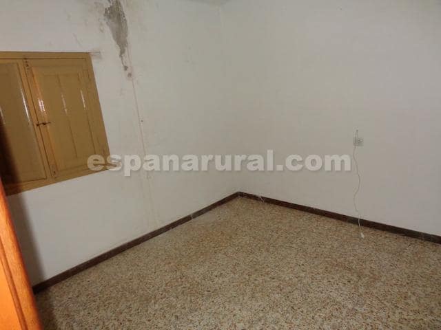 7 soveværelse Byhus til salg i Somontin - € 45.000 (Ref: 6765034)