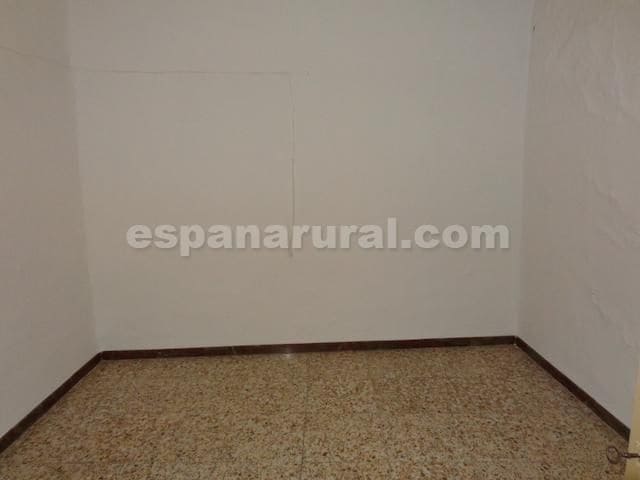 7 soveværelse Byhus til salg i Somontin - € 45.000 (Ref: 6765034)